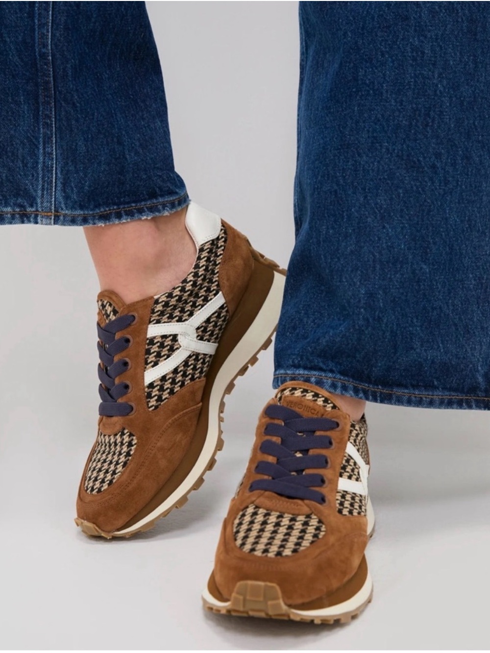 NWOB Veronica Beard Sneaker in Prince Of Whales Houndstooth Suede Tan 6.5